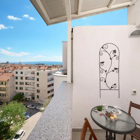Comfortable Apartment Split