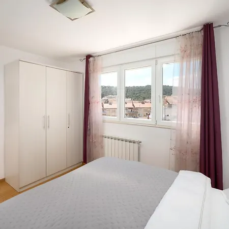 Comfortable Apartment Split
